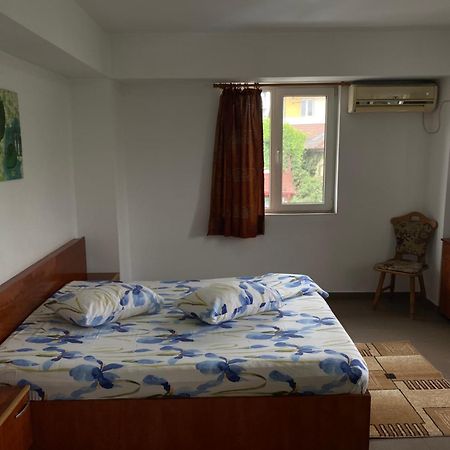 Ferienwohnung Quiet Garden Ground Floor Bukarest Exterior foto