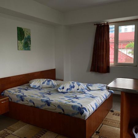 Ferienwohnung Quiet Garden Ground Floor Bukarest Exterior foto
